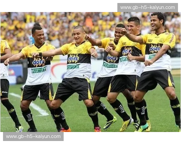 绿茵史诗：沙佩科恩斯与克鲁塞罗，不止是绿茵场的较量